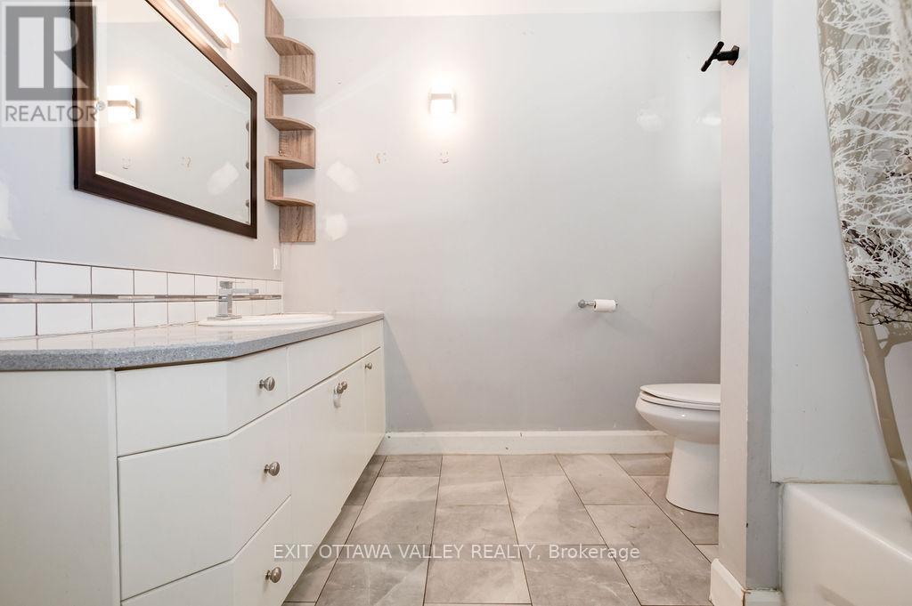 656 Birch Street, Petawawa, Ontario  K8A 7K6 - Photo 14 - X12489480