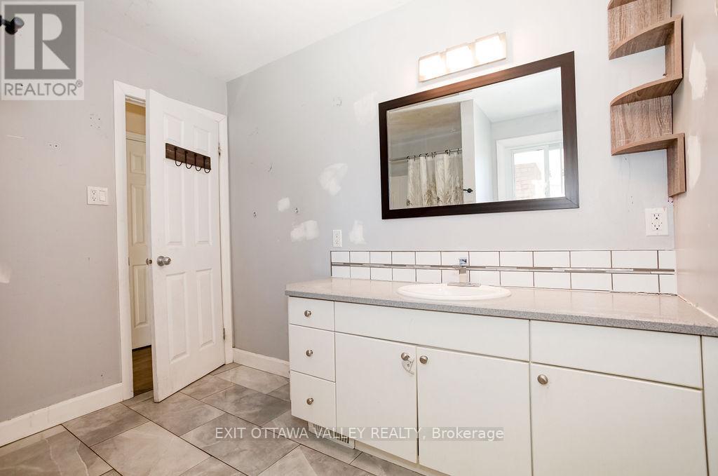 656 Birch Street, Petawawa, Ontario  K8A 7K6 - Photo 15 - X12489480