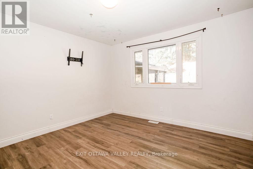 656 Birch Street, Petawawa, Ontario  K8A 7K6 - Photo 19 - X12489480