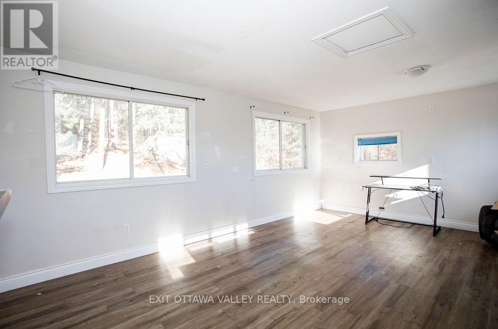 656 Birch Street, Petawawa, Ontario  K8A 7K6 - Photo 21 - X12489480