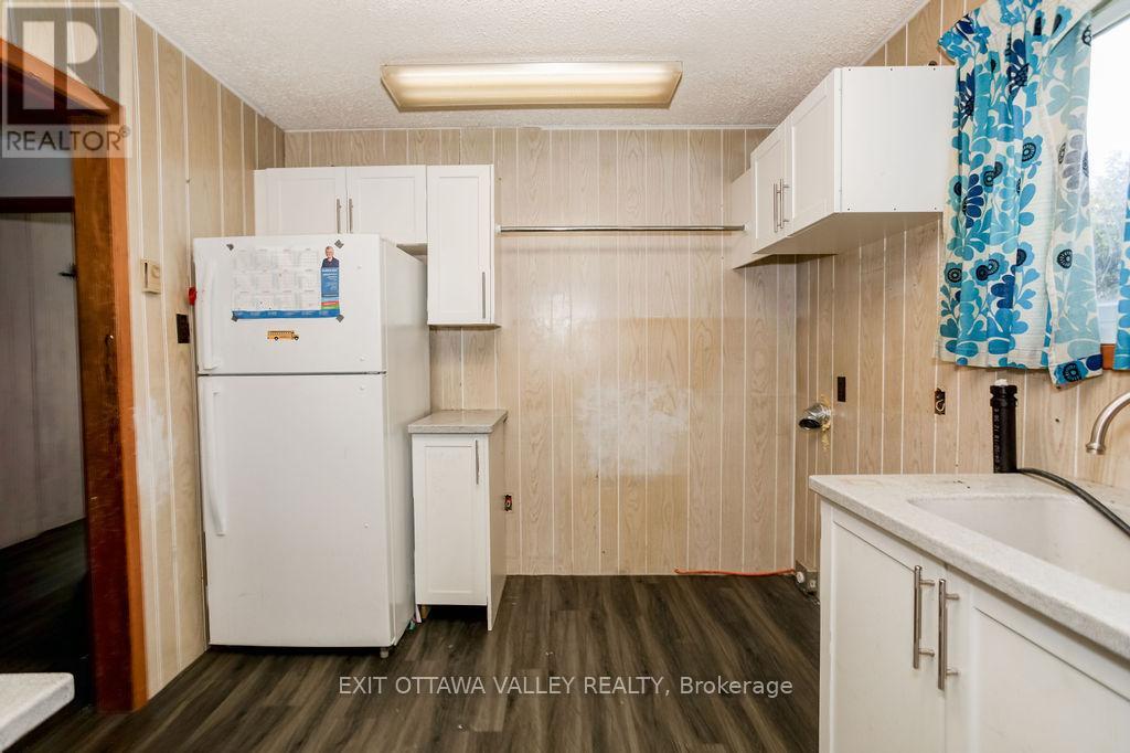 656 Birch Street, Petawawa, Ontario  K8A 7K6 - Photo 23 - X12489480