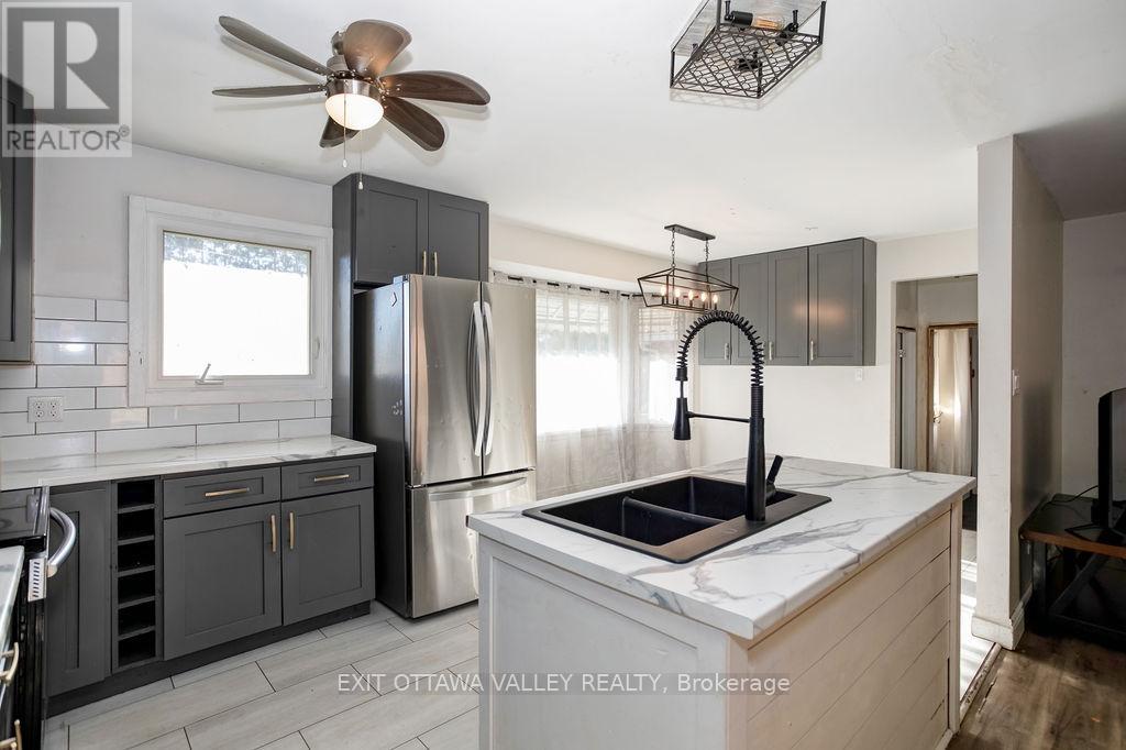 656 Birch Street, Petawawa, Ontario  K8A 7K6 - Photo 7 - X12489480