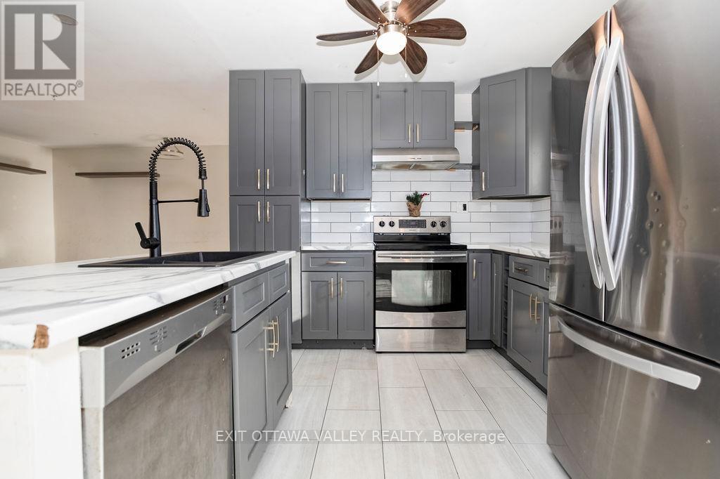 656 Birch Street, Petawawa, Ontario  K8A 7K6 - Photo 8 - X12489480