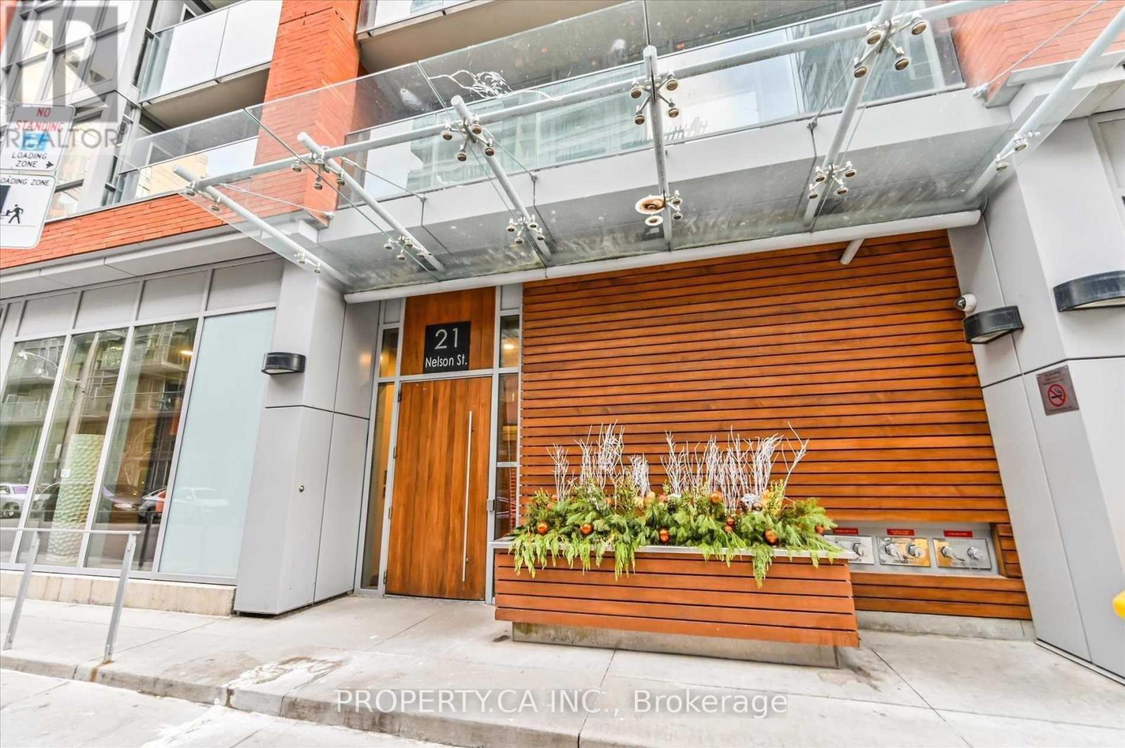 #411 - 21 Nelson Street, Toronto, Ontario  M5V 3H9 - Photo 1 - C12489380