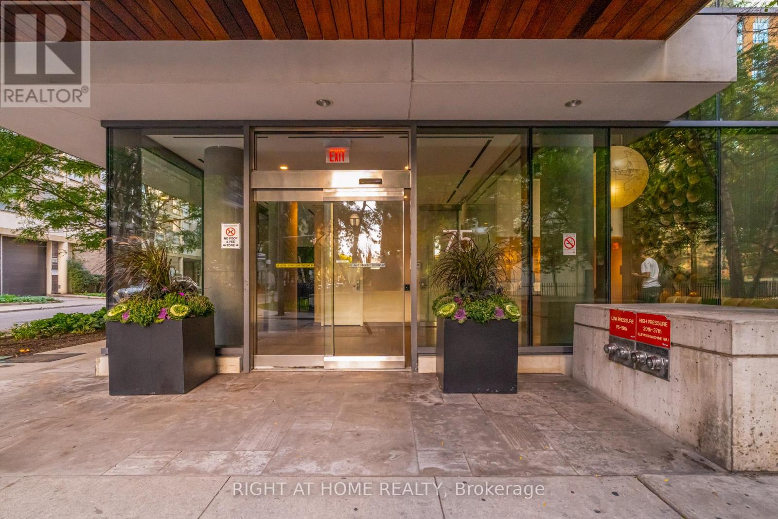 1109 - 75 St Nicholas Street, Toronto, Ontario  M4Y 0A5 - Photo 27 - C12489392