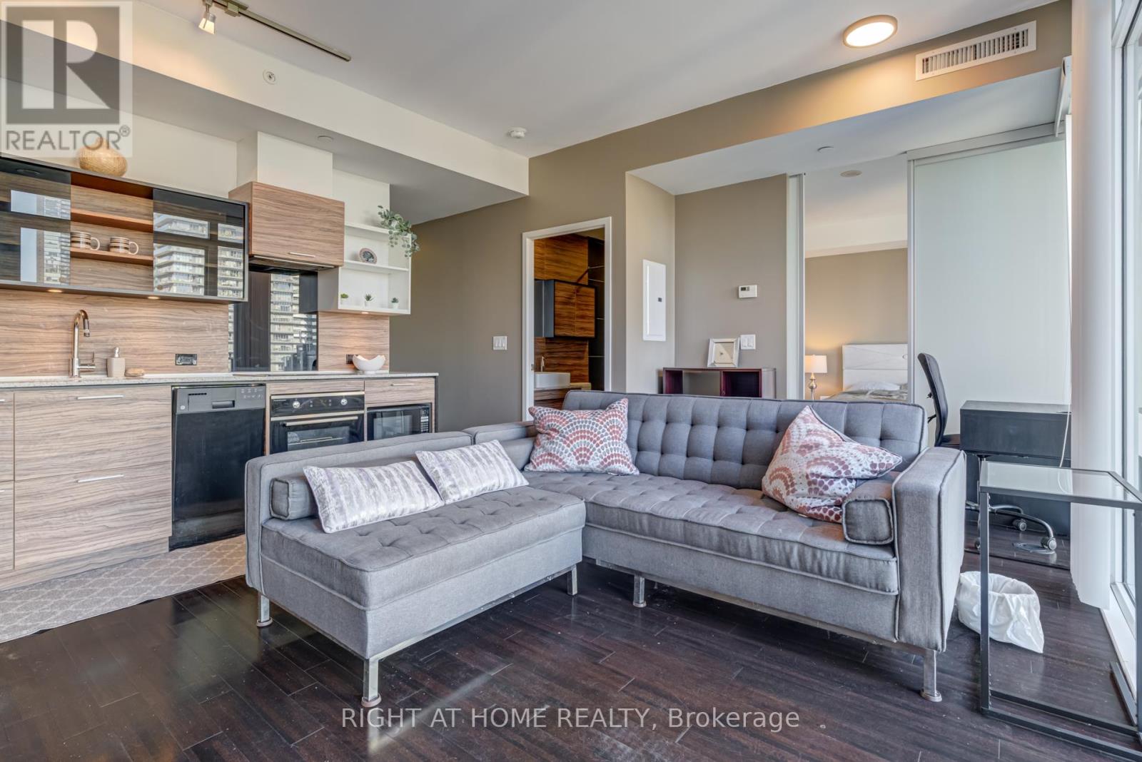 1109 - 75 St Nicholas Street, Toronto, Ontario  M4Y 0A5 - Photo 3 - C12489392