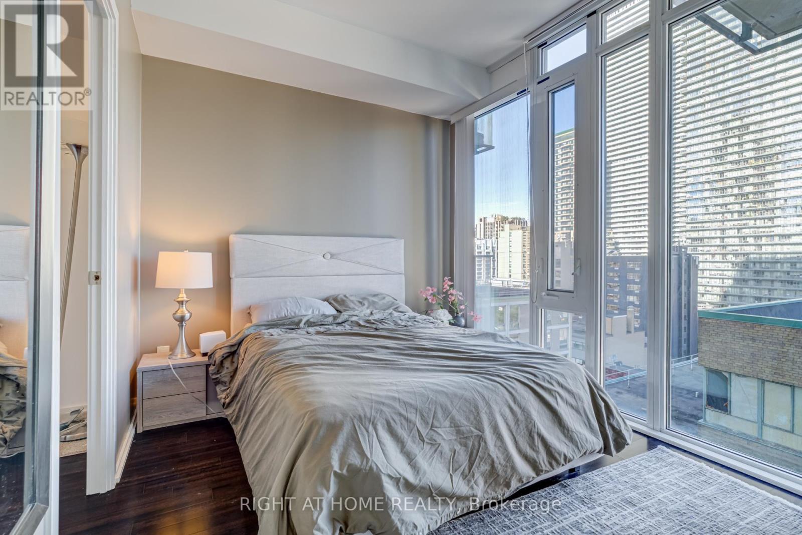 1109 - 75 St Nicholas Street, Toronto, Ontario  M4Y 0A5 - Photo 9 - C12489392