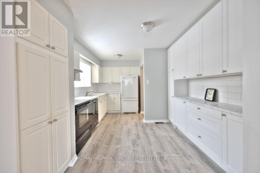 28 Bison Drive, Toronto, Ontario  M2R 2Y2 - Photo 2 - C12489410