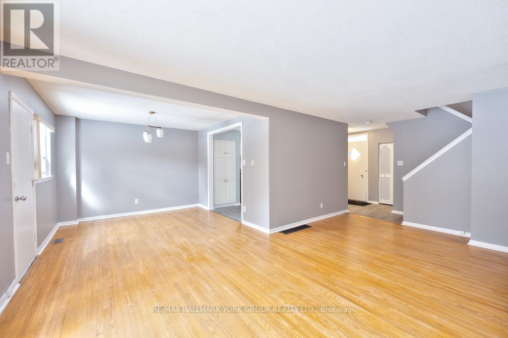 28 Bison Drive, Toronto, Ontario  M2R 2Y2 - Photo 4 - C12489410