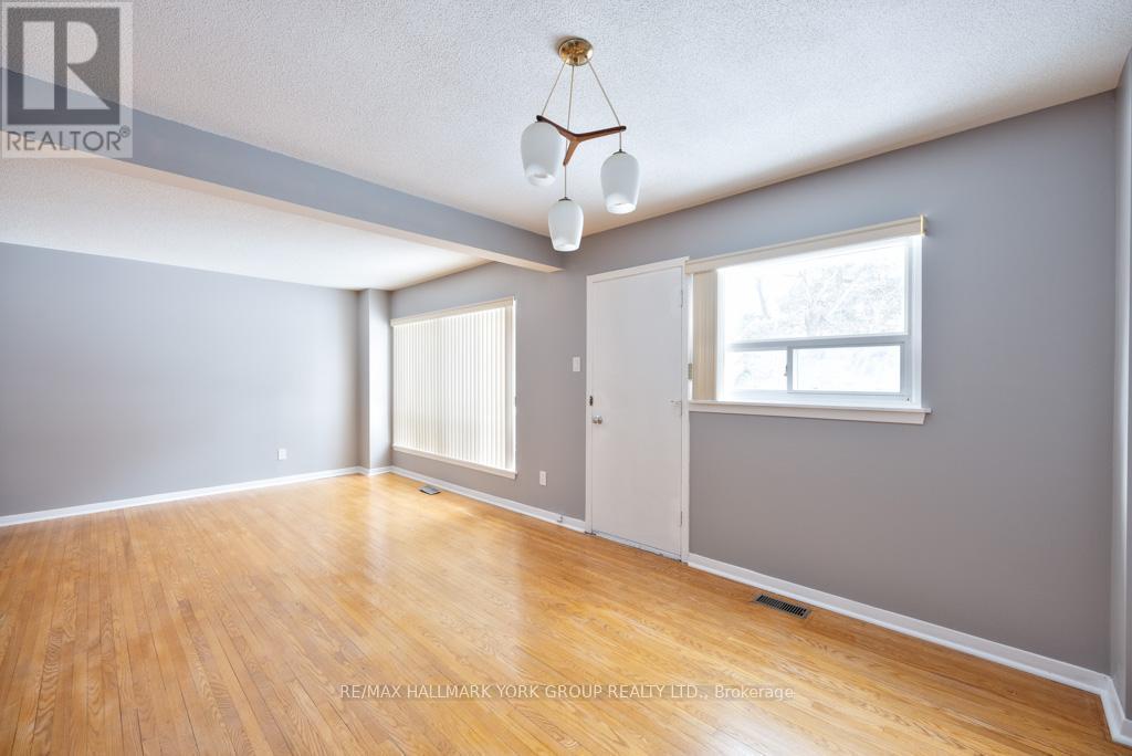 28 Bison Drive, Toronto, Ontario  M2R 2Y2 - Photo 6 - C12489410