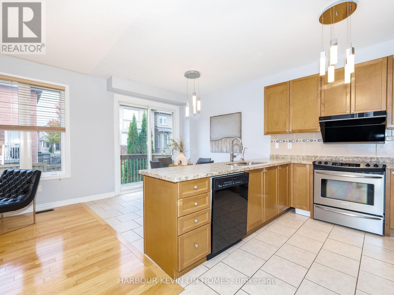 60 Seiffer Crescent, Richmond Hill, Ontario  L4E 0J2 - Photo 10 - N12489384