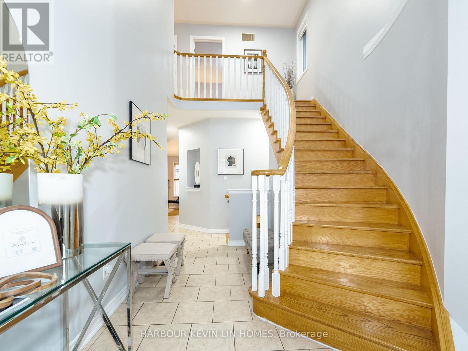 60 Seiffer Crescent, Richmond Hill, Ontario  L4E 0J2 - Photo 5 - N12489384