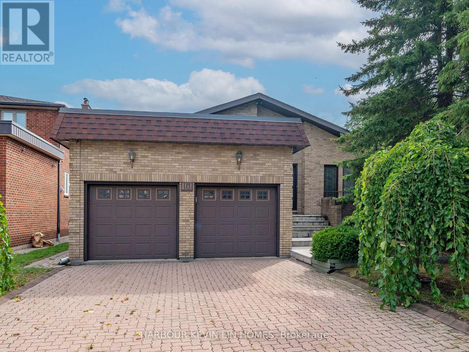 101 LEYBURN AVENUE, Richmond Hill, Ontario