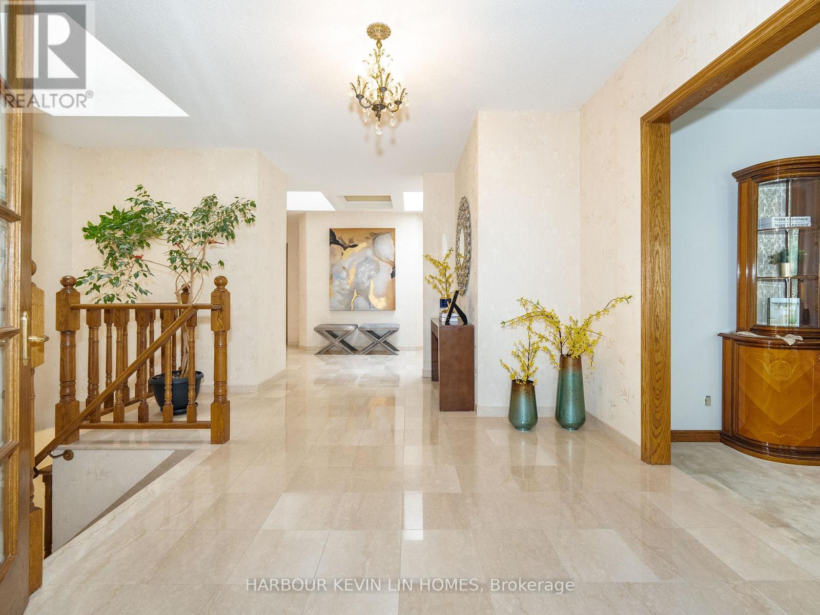 101 Leyburn Avenue, Richmond Hill, Ontario  L4C 0J6 - Photo 7 - N12489386