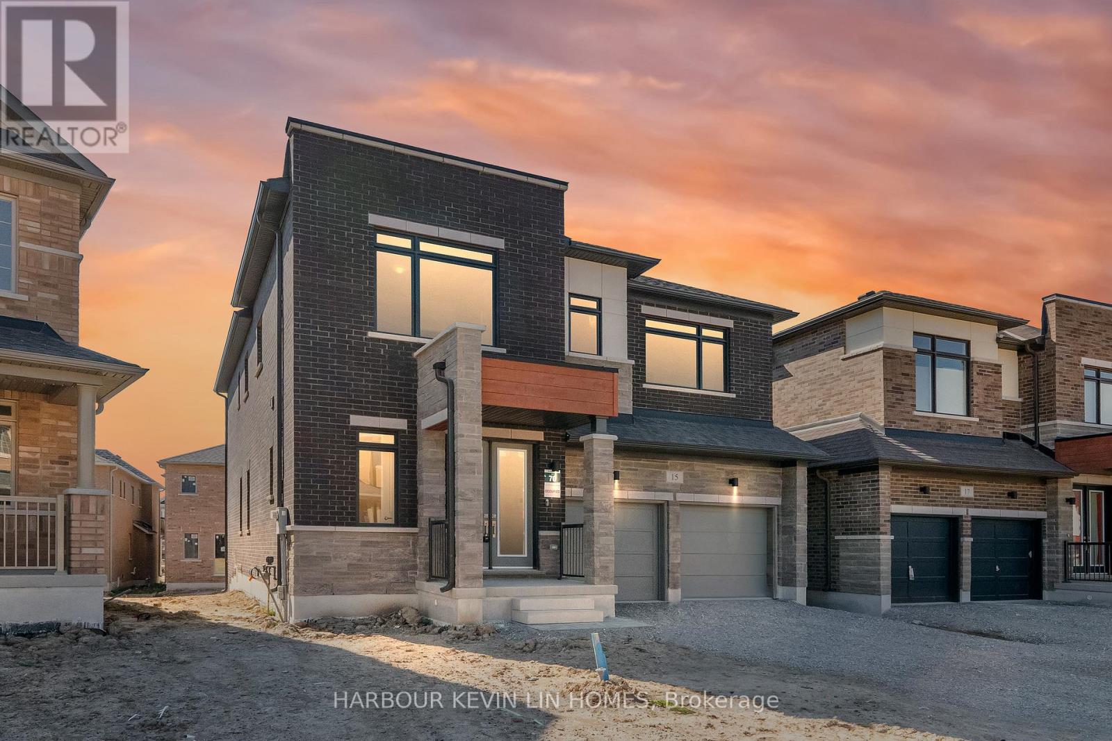 15 Monticola Avenue, Richmond Hill, Ontario  L4B 0J1 - Photo 2 - N12489390