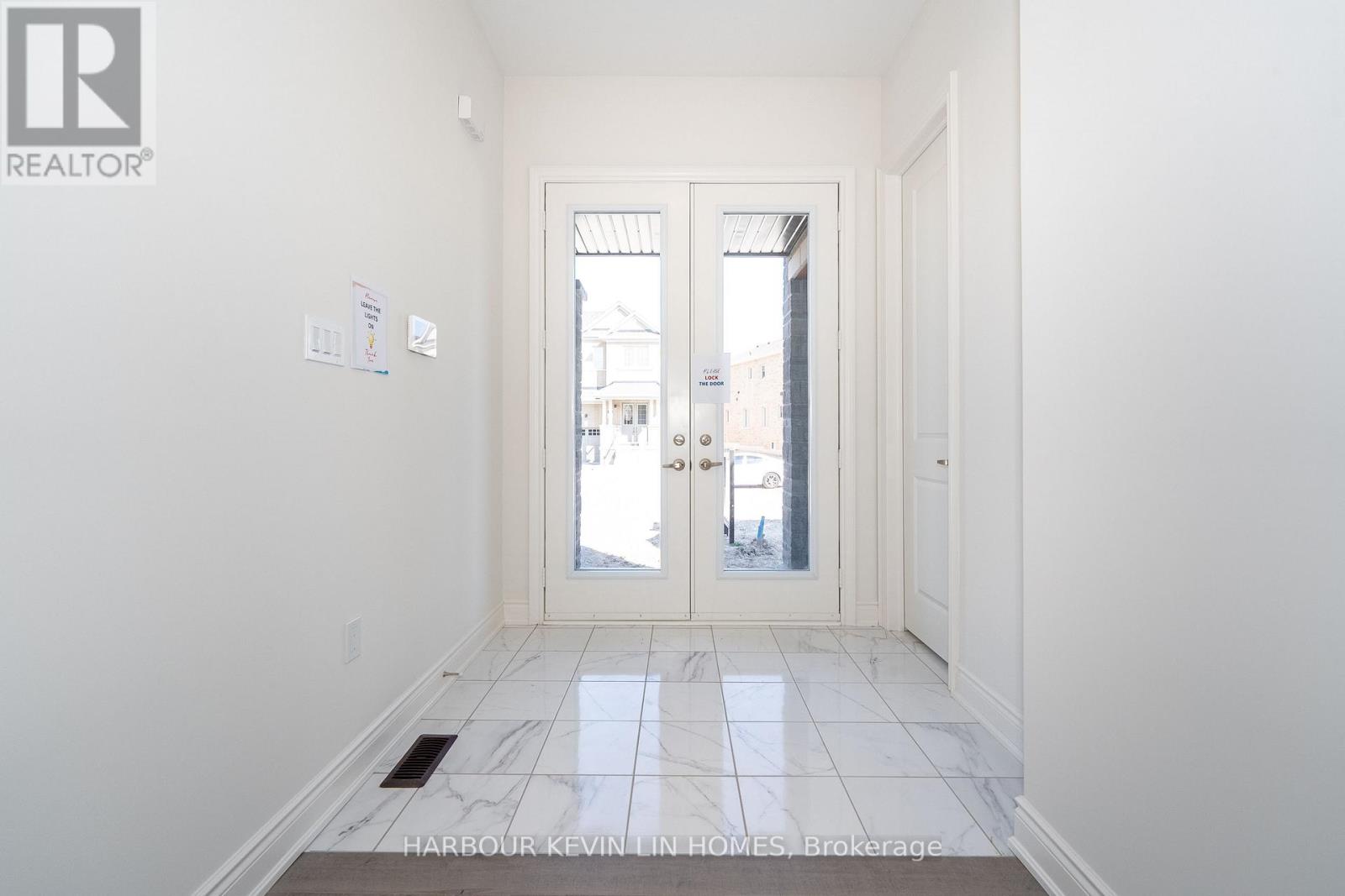 15 Monticola Avenue, Richmond Hill, Ontario  L4B 0J1 - Photo 4 - N12489390