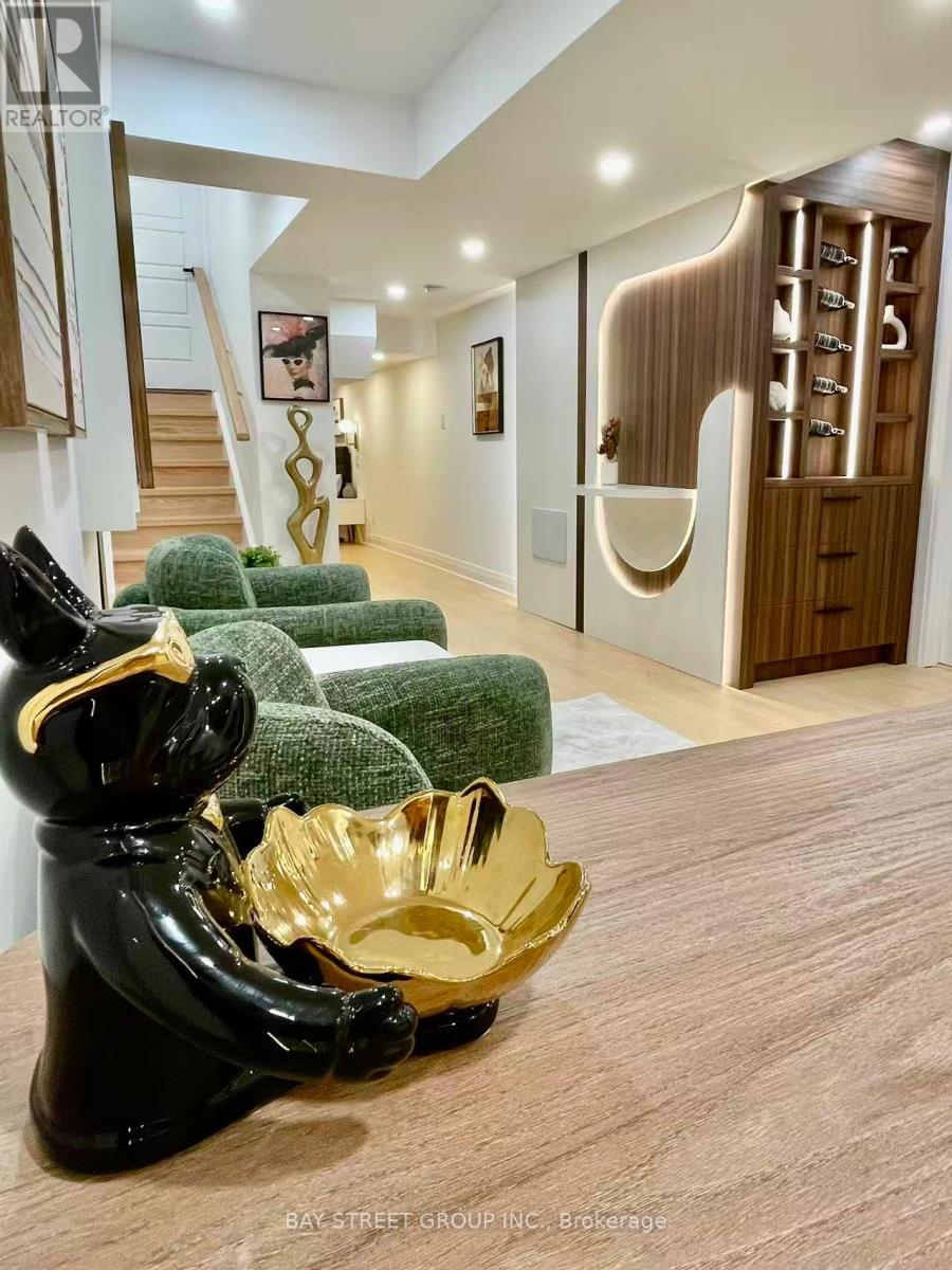 160 William Booth Avenue, Newmarket, Ontario  L3X 0K7 - Photo 11 - N12489414