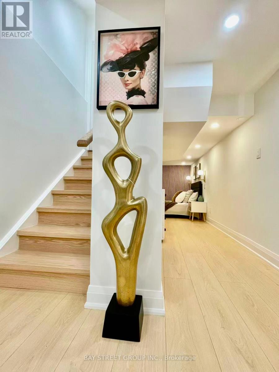 160 William Booth Avenue, Newmarket, Ontario  L3X 0K7 - Photo 18 - N12489414