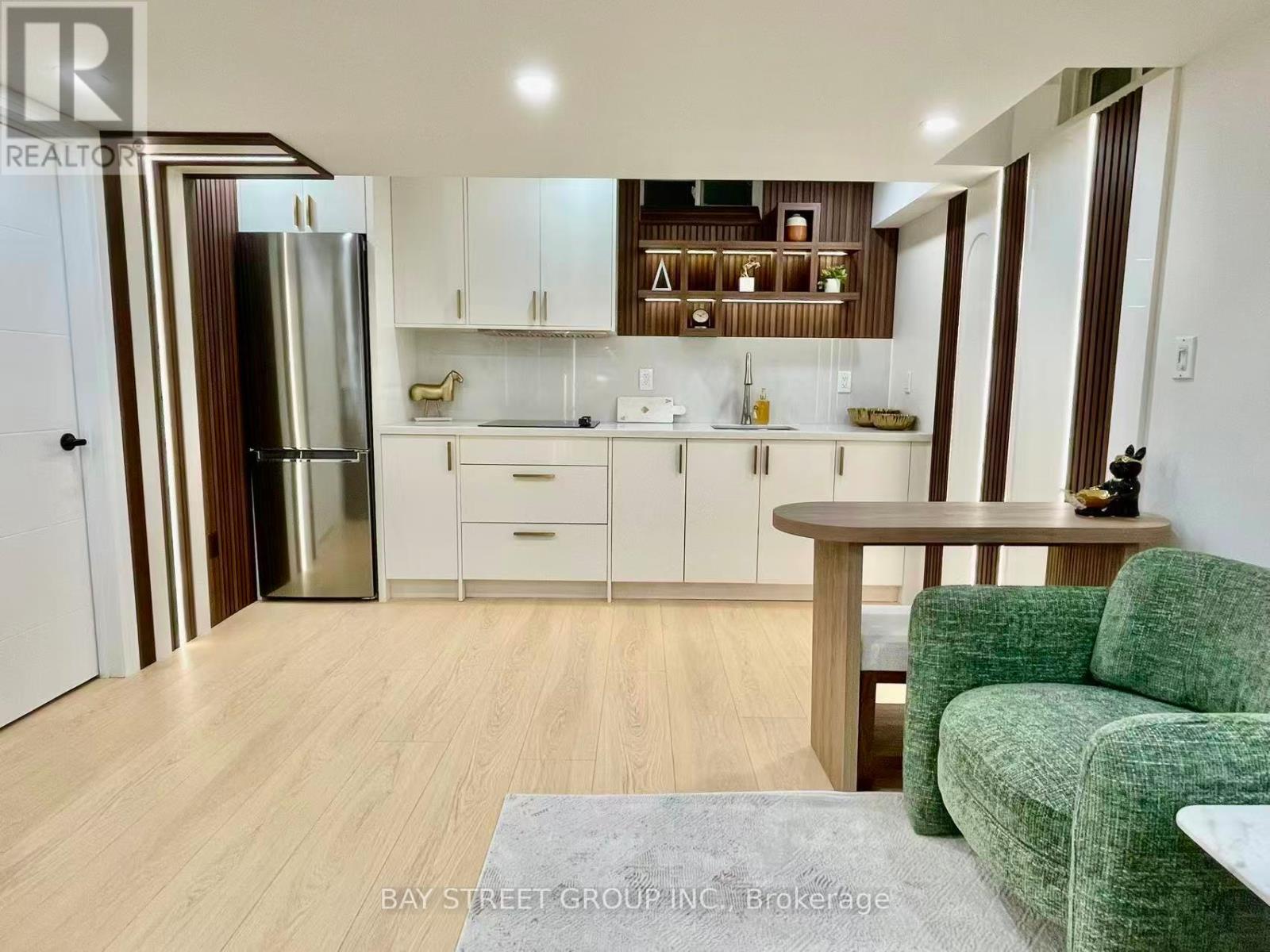 160 William Booth Avenue, Newmarket, Ontario  L3X 0K7 - Photo 2 - N12489414