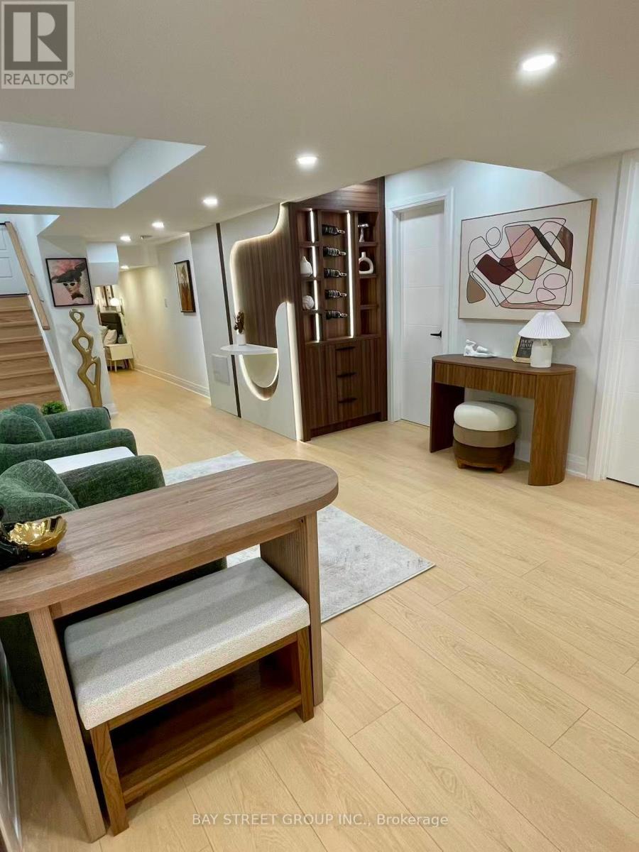 160 William Booth Avenue, Newmarket, Ontario  L3X 0K7 - Photo 5 - N12489414