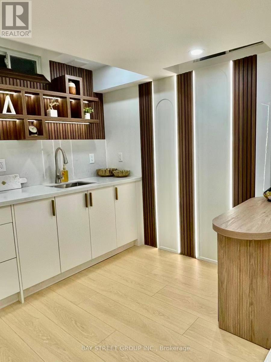 160 William Booth Avenue, Newmarket, Ontario  L3X 0K7 - Photo 6 - N12489414