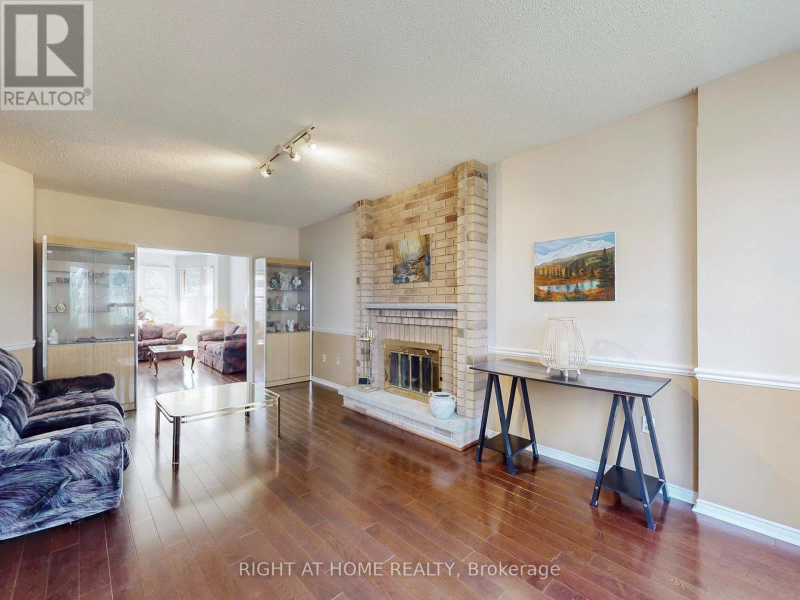 58 Samantha Circle, Richmond Hill, Ontario  L4B 2R6 - Photo 11 - N12489436