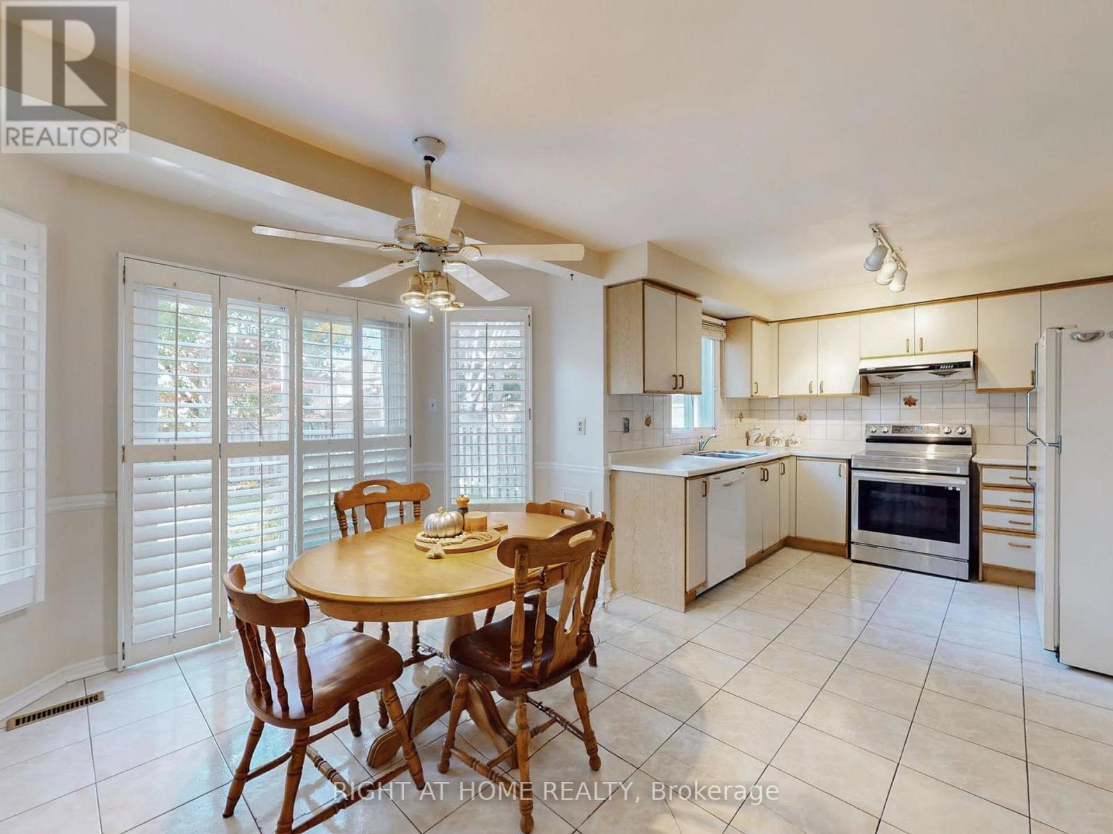 58 Samantha Circle, Richmond Hill, Ontario  L4B 2R6 - Photo 14 - N12489436