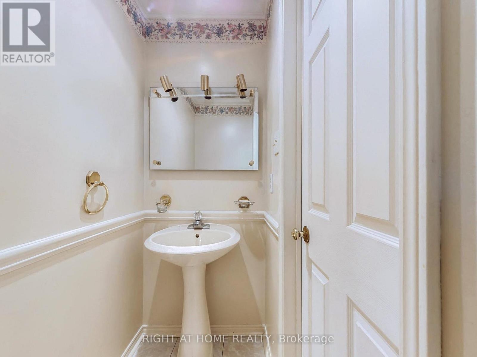 58 Samantha Circle, Richmond Hill, Ontario  L4B 2R6 - Photo 19 - N12489436