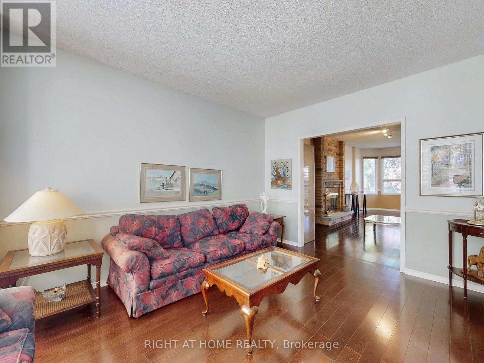 58 Samantha Circle, Richmond Hill, Ontario  L4B 2R6 - Photo 6 - N12489436