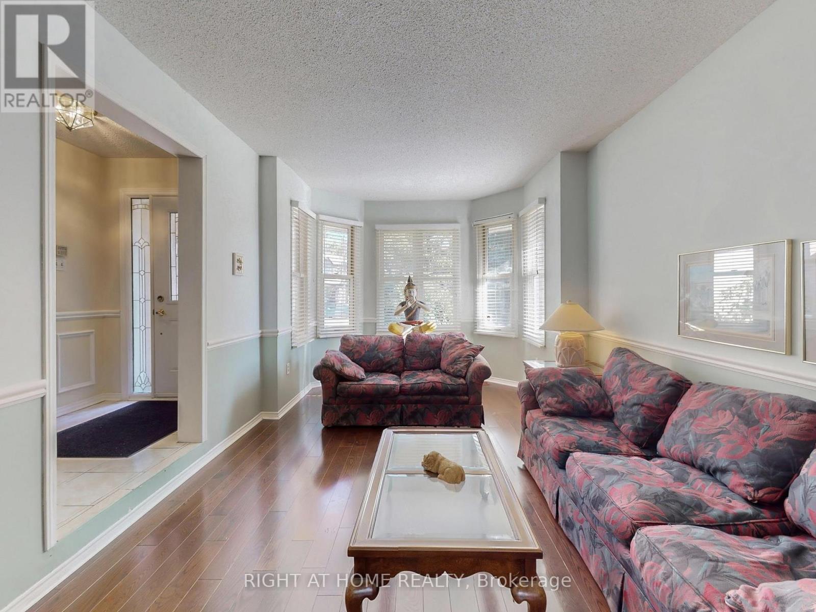 58 Samantha Circle, Richmond Hill, Ontario  L4B 2R6 - Photo 7 - N12489436