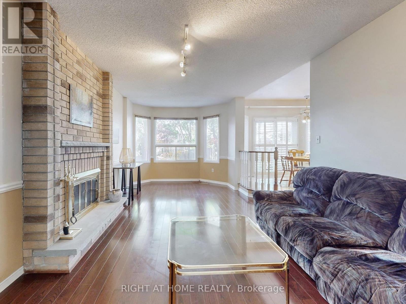 58 Samantha Circle, Richmond Hill, Ontario  L4B 2R6 - Photo 8 - N12489436