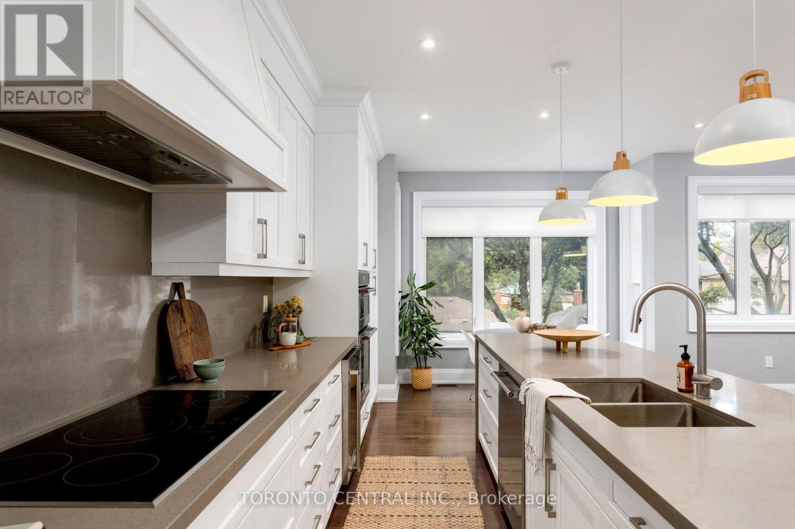 9 Chimney Swift Court, Toronto, Ontario  M9B 0C6 - Photo 11 - W12489362