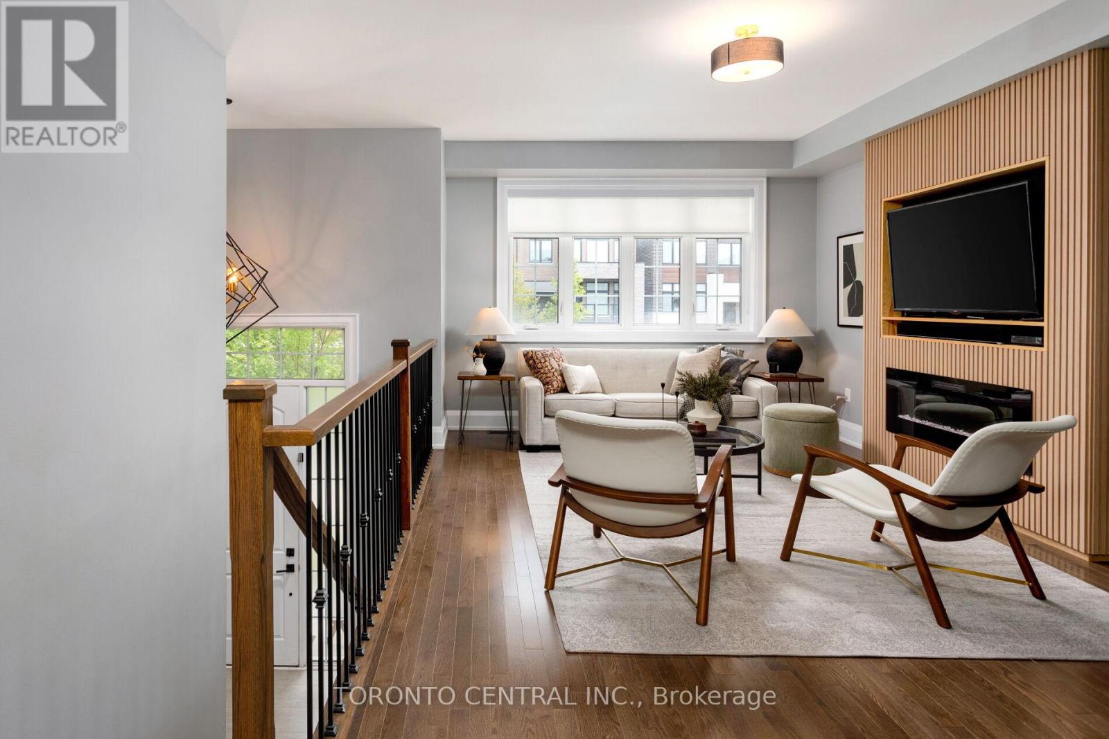 9 Chimney Swift Court, Toronto, Ontario  M9B 0C6 - Photo 3 - W12489362