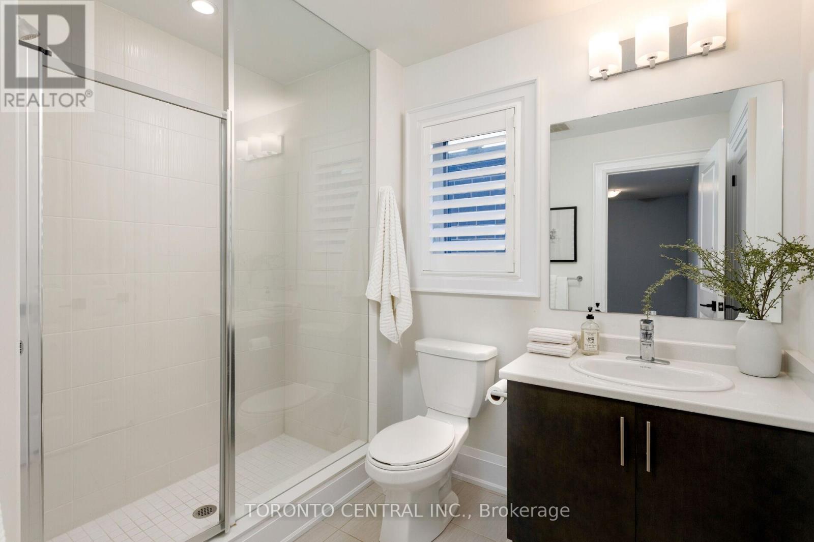 9 Chimney Swift Court, Toronto, Ontario  M9B 0C6 - Photo 32 - W12489362