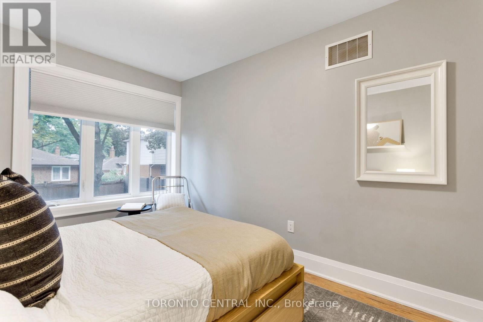 9 Chimney Swift Court, Toronto, Ontario  M9B 0C6 - Photo 37 - W12489362