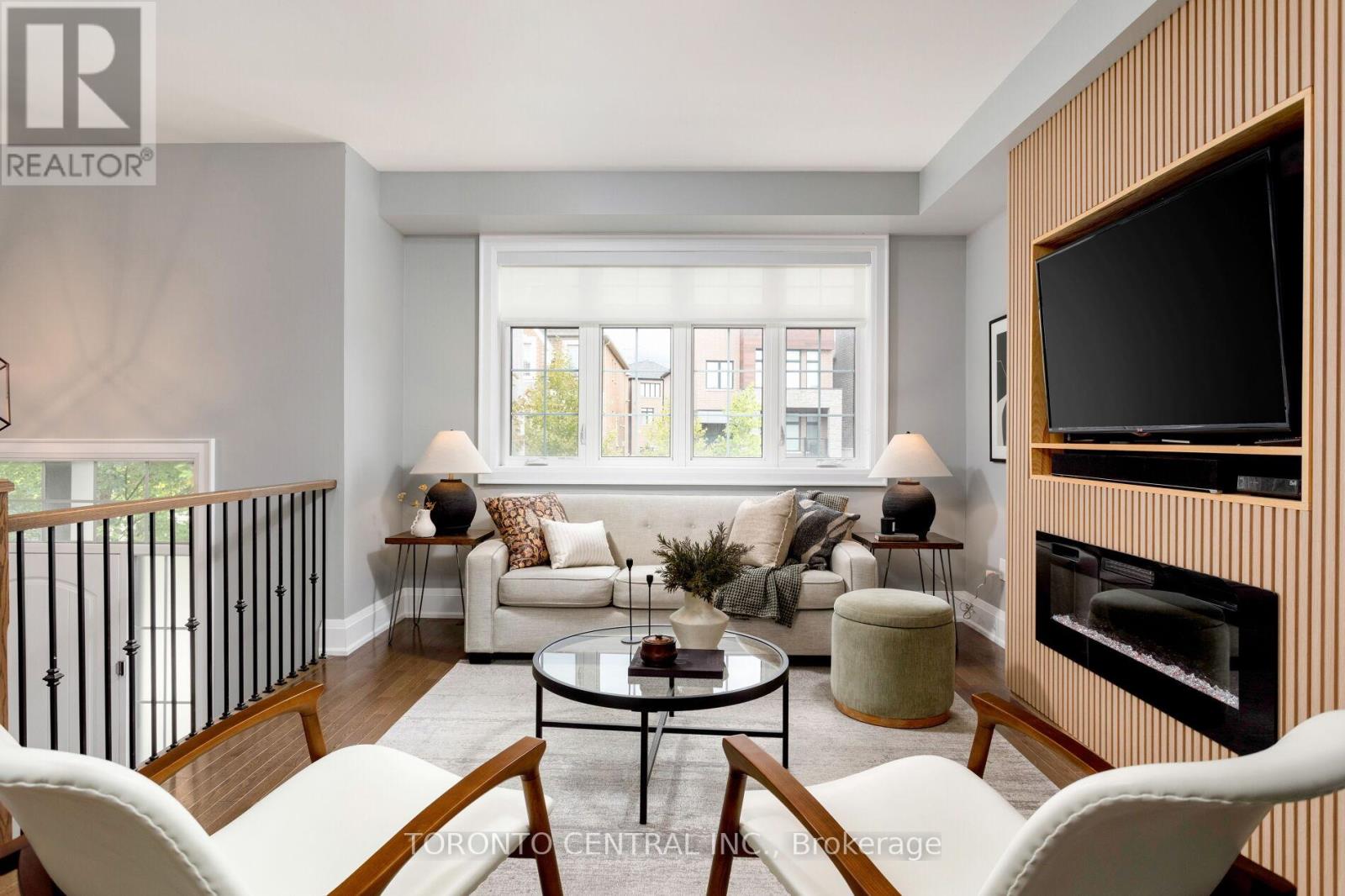 9 Chimney Swift Court, Toronto, Ontario  M9B 0C6 - Photo 5 - W12489362