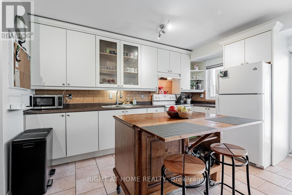 136 Avon Avenue, Toronto, Ontario  M6N 3W9 - Photo 11 - W12489372