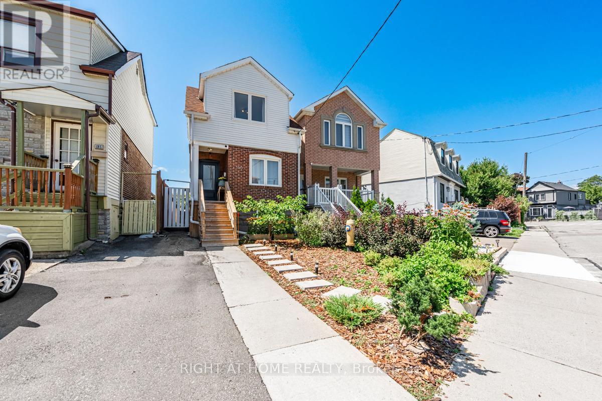 136 Avon Avenue, Toronto, Ontario  M6N 3W9 - Photo 2 - W12489372