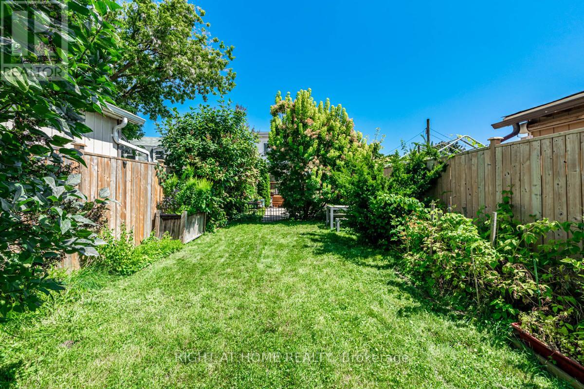 136 Avon Avenue, Toronto, Ontario  M6N 3W9 - Photo 31 - W12489372