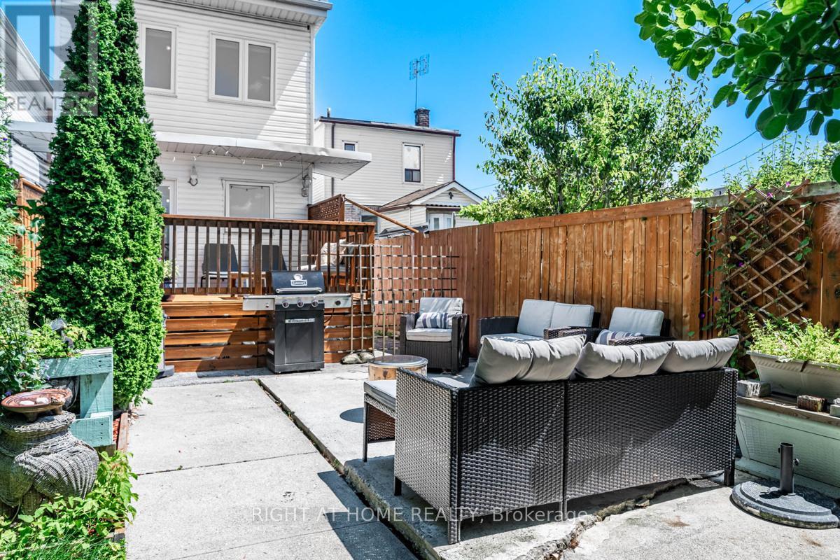 136 Avon Avenue, Toronto, Ontario  M6N 3W9 - Photo 33 - W12489372