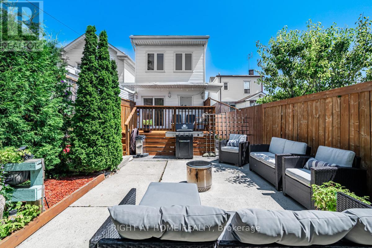 136 Avon Avenue, Toronto, Ontario  M6N 3W9 - Photo 34 - W12489372