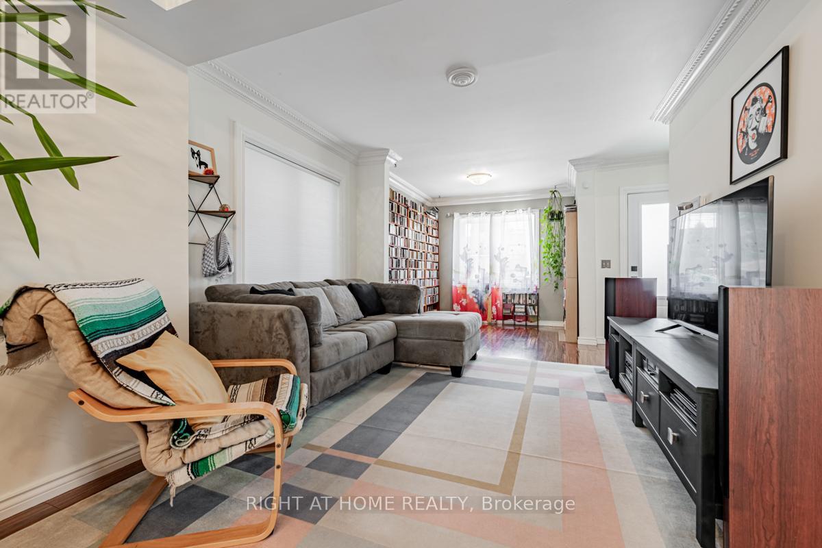 136 Avon Avenue, Toronto, Ontario  M6N 3W9 - Photo 4 - W12489372