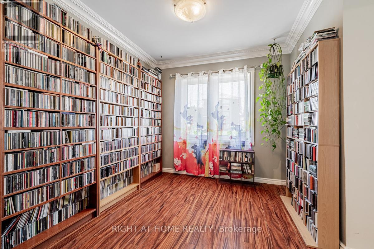 136 Avon Avenue, Toronto, Ontario  M6N 3W9 - Photo 6 - W12489372