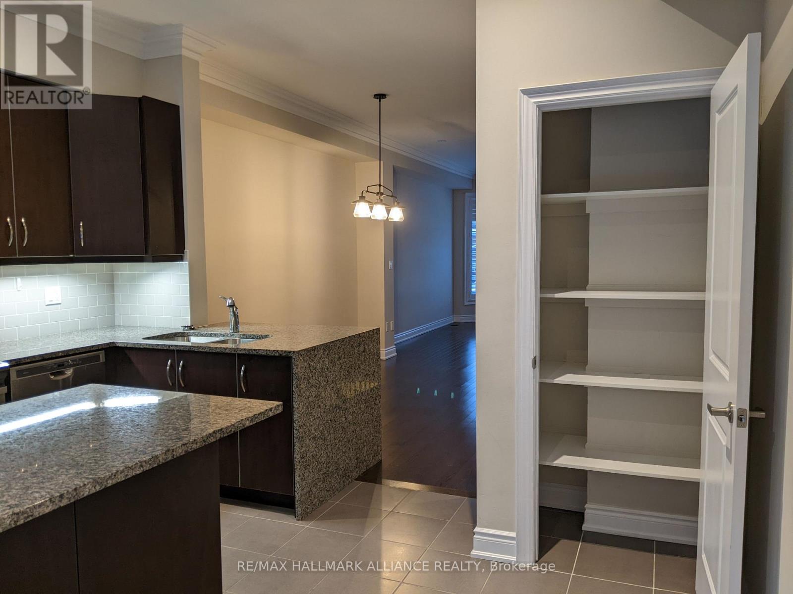 27 - 2184 Trafalgar Road, Oakville, Ontario  L6H 0N4 - Photo 7 - W12489402