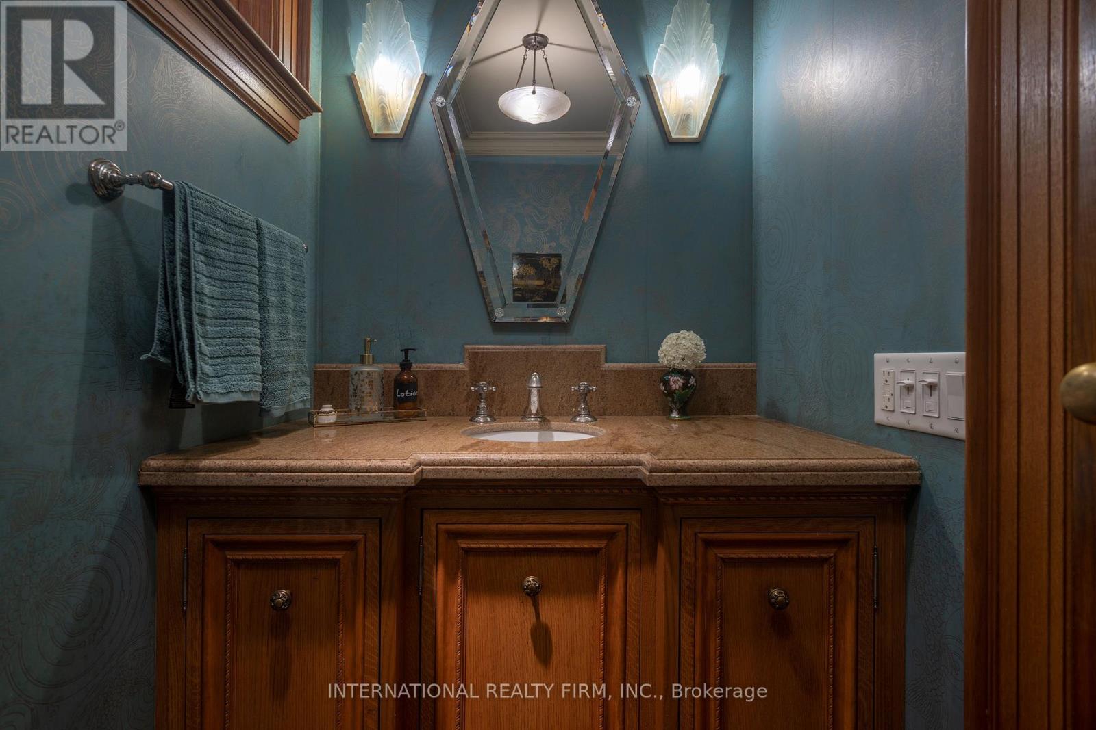 270 Indian Road, Toronto, Ontario  M6R 2X2 - Photo 17 - W12489418