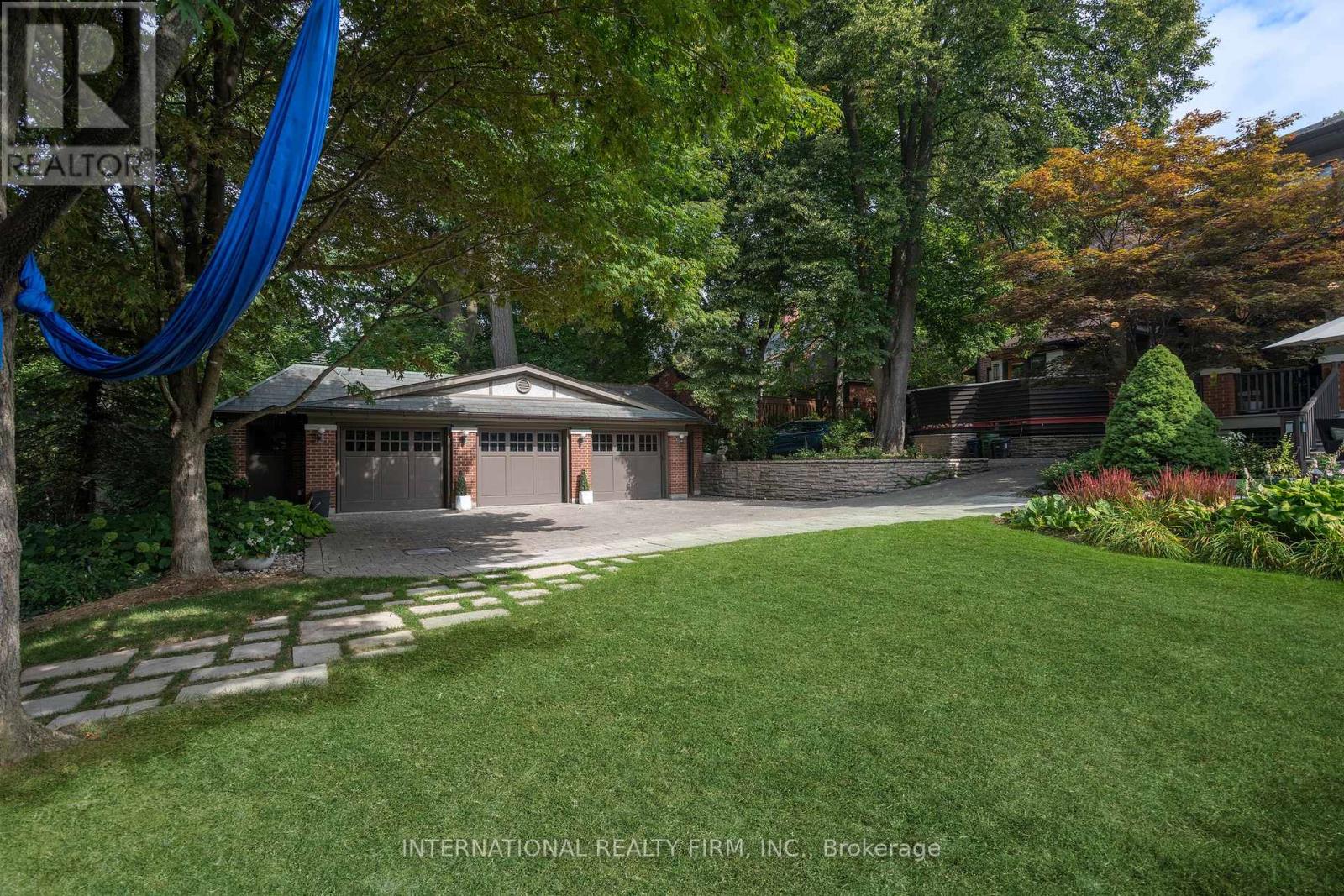 270 Indian Road, Toronto, Ontario  M6R 2X2 - Photo 3 - W12489418