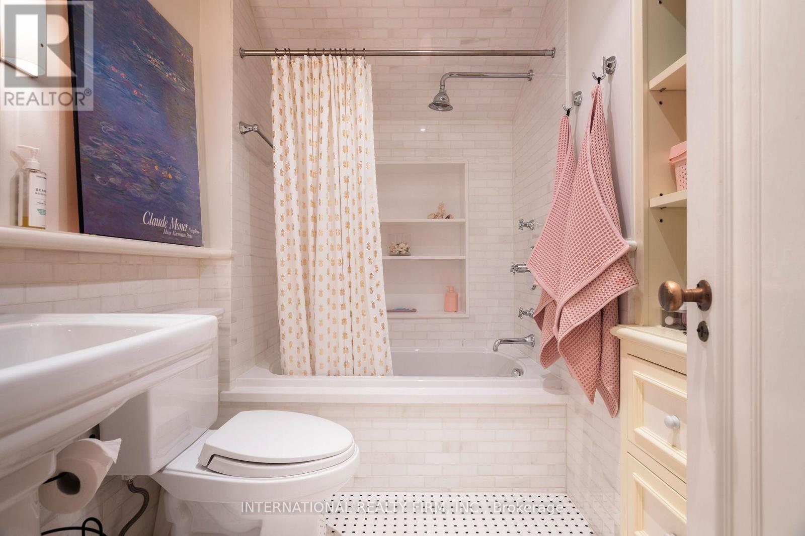 270 Indian Road, Toronto, Ontario  M6R 2X2 - Photo 31 - W12489418