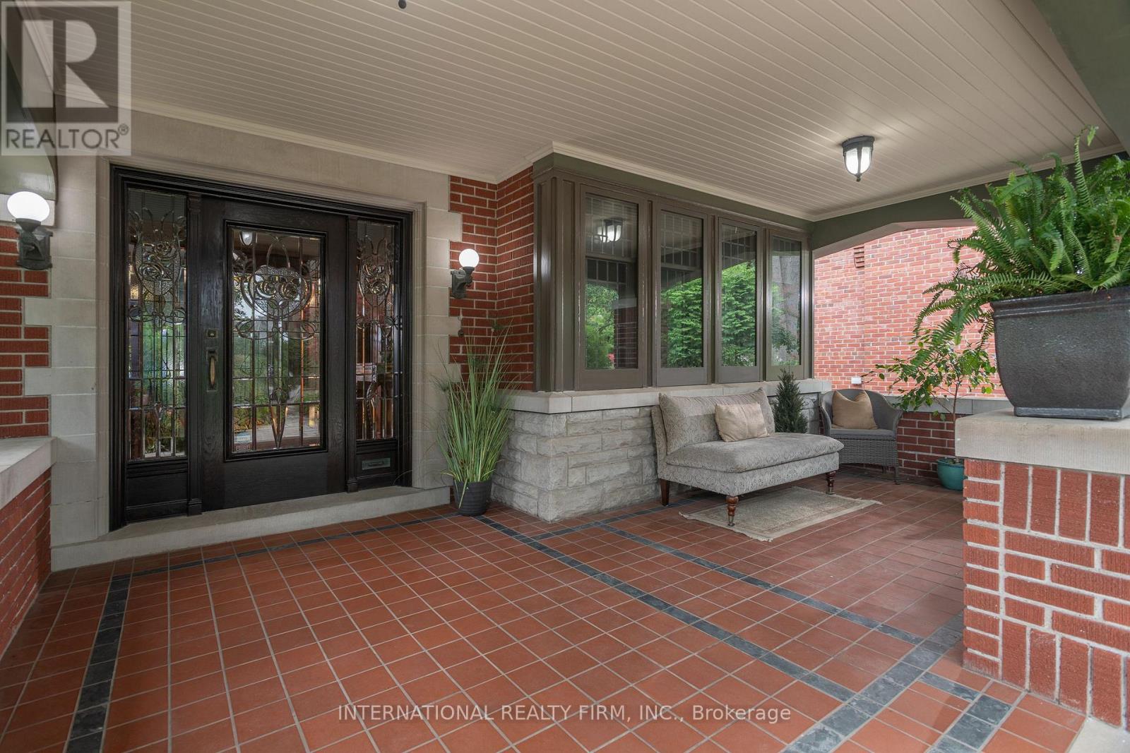 270 Indian Road, Toronto, Ontario  M6R 2X2 - Photo 46 - W12489418