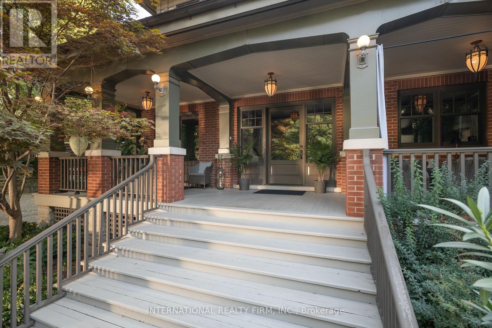 270 Indian Road, Toronto, Ontario  M6R 2X2 - Photo 5 - W12489418