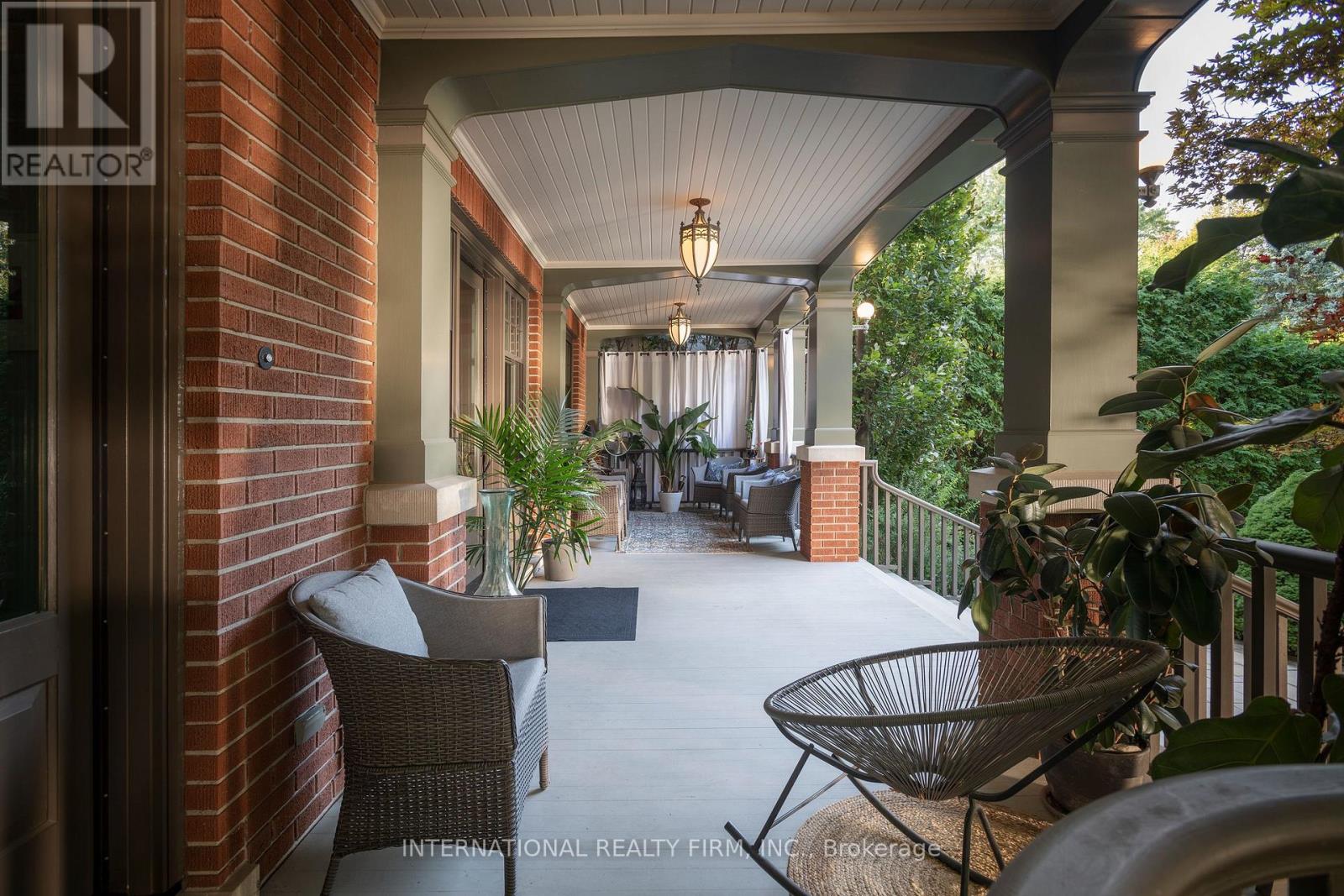 270 Indian Road, Toronto, Ontario  M6R 2X2 - Photo 6 - W12489418